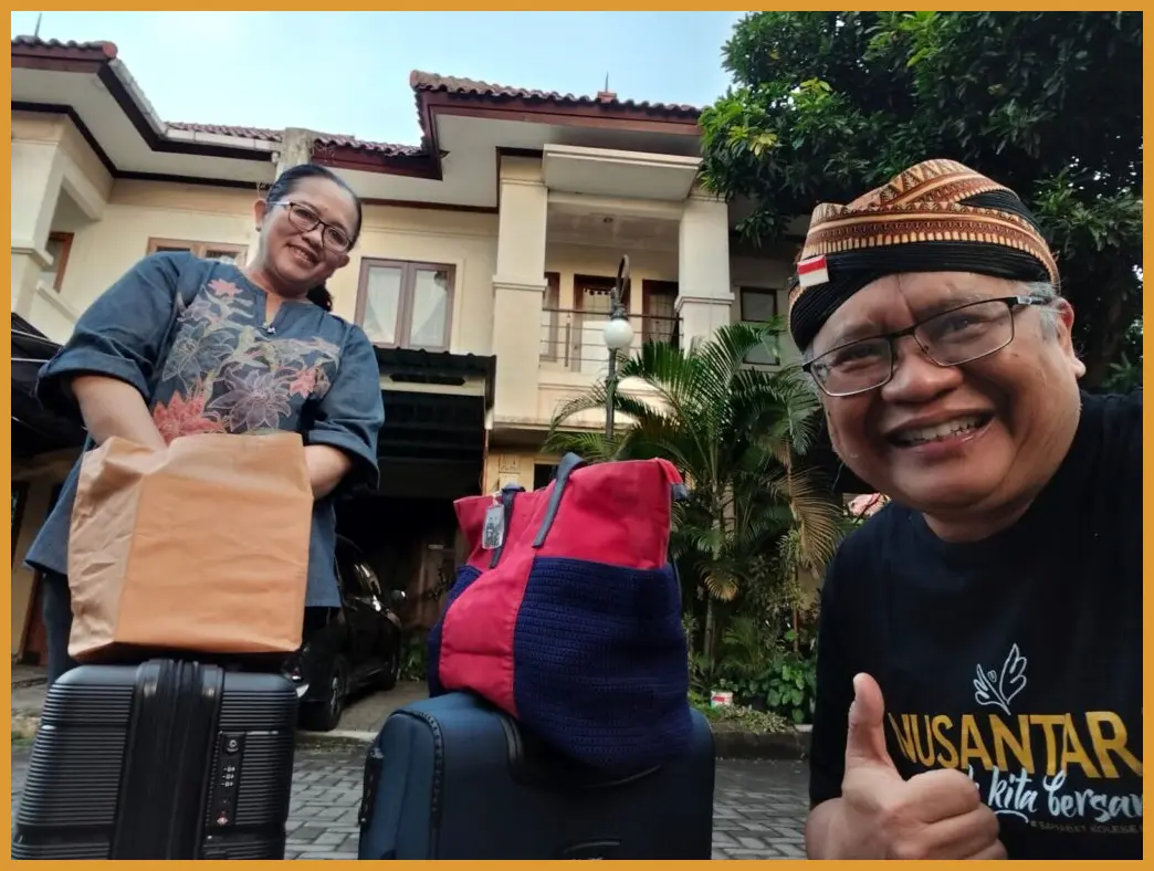 Dokumentasikan peta mural petunjuk arah yang ada di dinding masuk Kampung Heritage Kayutangan sebagai panduan visual petualanganmu.
